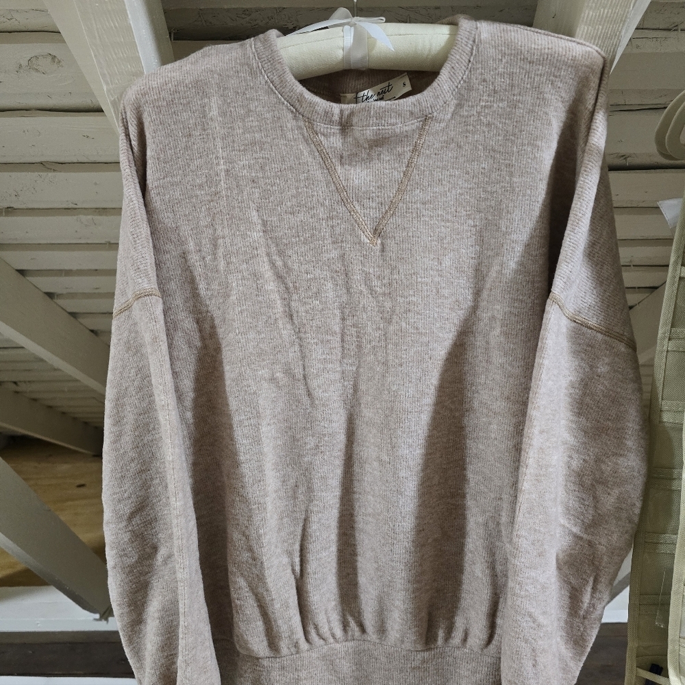 Oversized Pullover Sweater - Picture 5 of 6